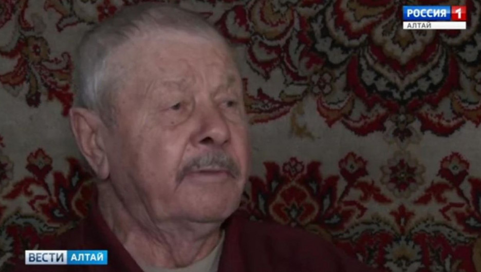 В Алтайском крае внук обманом выселил из квартиры 90-летнего деда.