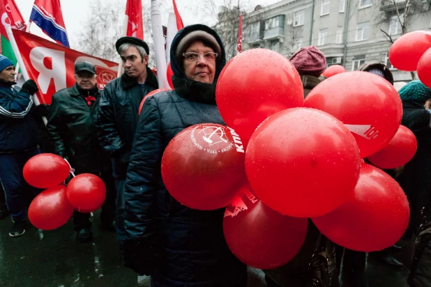 Шествие и митинг барнаульских коммунистов  7 ноября 2017 года.