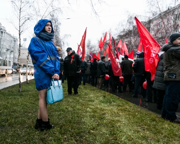 Шествие и митинг барнаульских коммунистов  7 ноября 2017 года.