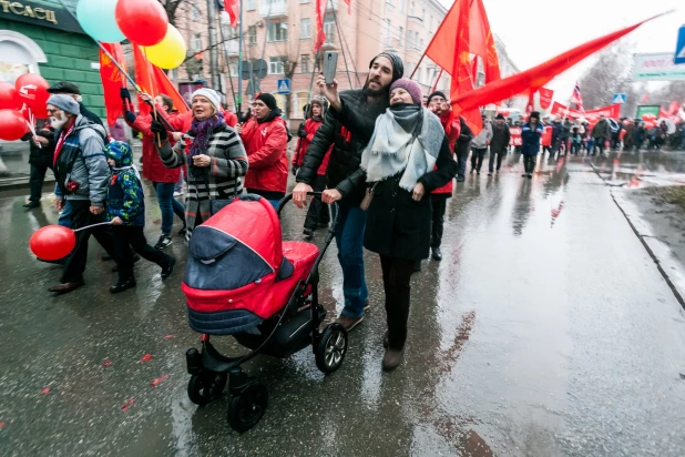 Шествие и митинг барнаульских коммунистов  7 ноября 2017 года.