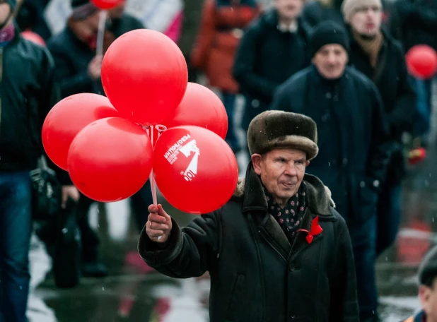 Шествие и митинг барнаульских коммунистов  7 ноября 2017 года.