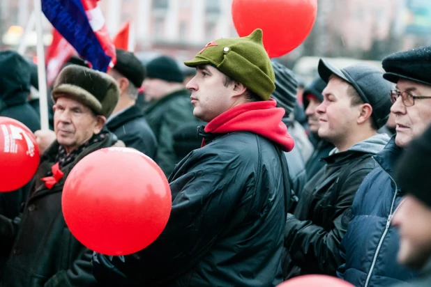 Шествие и митинг барнаульских коммунистов  7 ноября 2017 года.