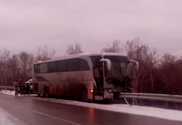 В ГИБДД рассказали подробности страшной аварии на алтайской трассе.