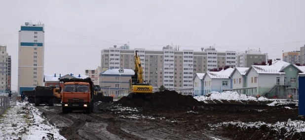 В Барнауле начали строить школу в районе новостроек.