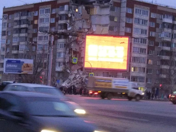 В жилом доме в Ижевске от взрыва обрушились девять этажей.