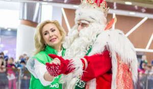 Российский Дед Мороз и фигуристка Анастасия Гребенкина побывали в Барнауле.
