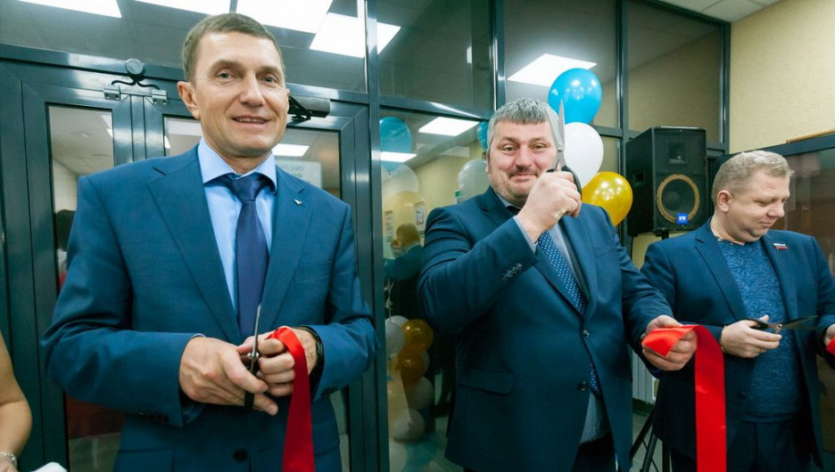 Торжественное открытие офиса Банка "Левобережный" в Бийске.