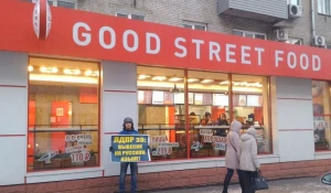 В Барнауле члены партии ЛДПР пикетировали против вывесок на иностранном языке.