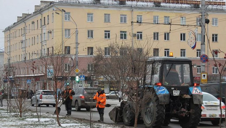 Дорожники вывезли из Барнаула 160 тонн снега.