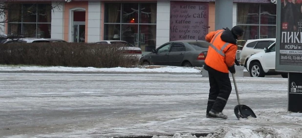 Дорожники вывезли из Барнаула 160 тонн снега.