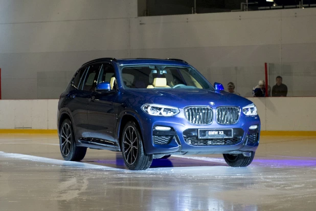 В Барнауле презентовали новый BMW X3.