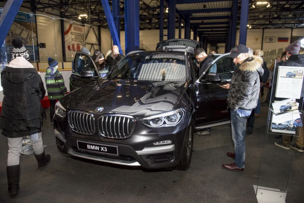 В Барнауле презентовали новый BMW X3.