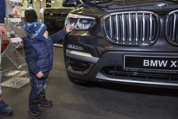 В Барнауле презентовали новый BMW X3.