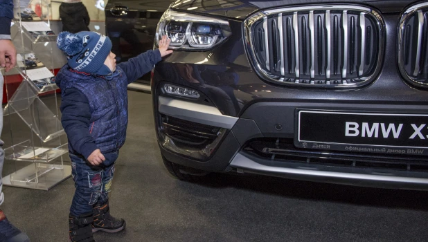 В Барнауле презентовали новый BMW X3.