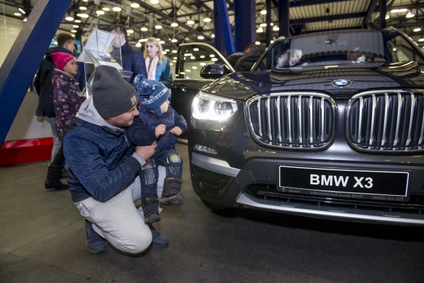 В Барнауле презентовали новый BMW X3.