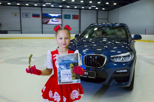 В Барнауле презентовали новый BMW X3.