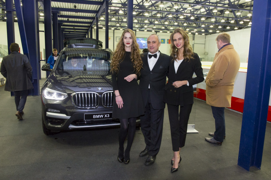 В Барнауле презентовали новый BMW X3.
