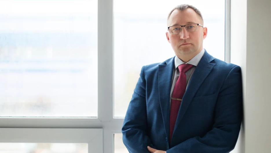 Директор и учредитель ООО "Юридическая ассоциация" с 2001 г. – Эдуард Васильевич Дымов, образование высшее юридическое, АлтГУ, постоянно практикующий юрист-судебник.