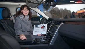 Елена Пидопригора, счастливая обладательница уникального внедорожника Land Rover.