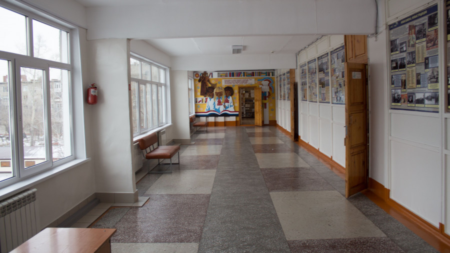 Школьный коридор. 