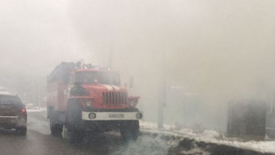 Очевидцы: в Барнауле из-за пожара в административном здании дымом заволокло несколько улиц.