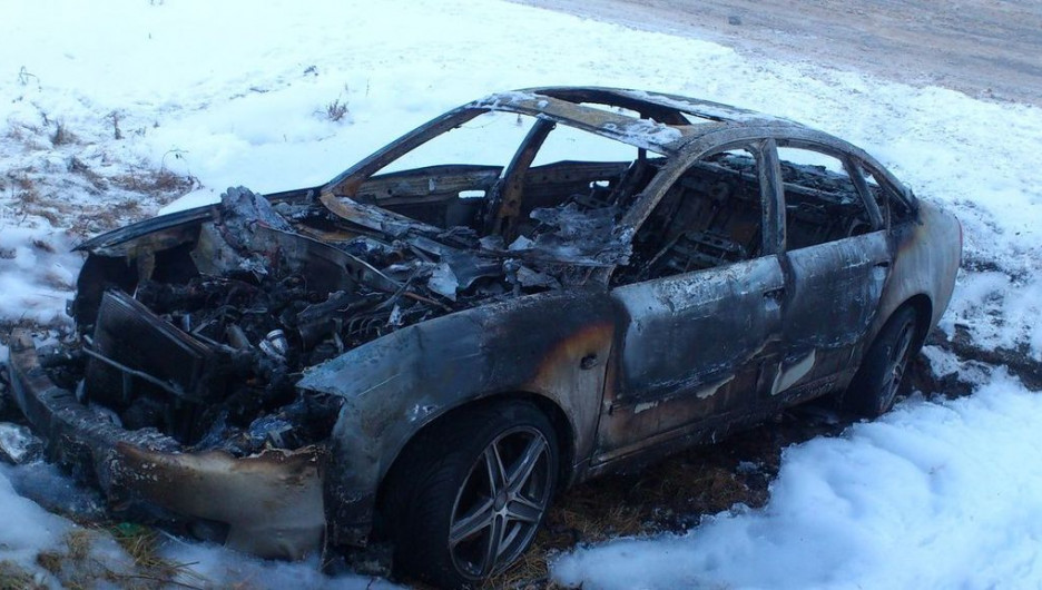 В Барнауле дотла сгорел автомобиль Audi A6