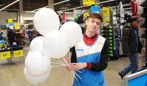 Магазин "Декатлон" отметил 1 год.