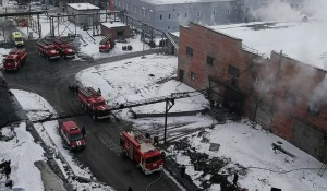 В Барнауле произошел пожар на Шинном комбинате.