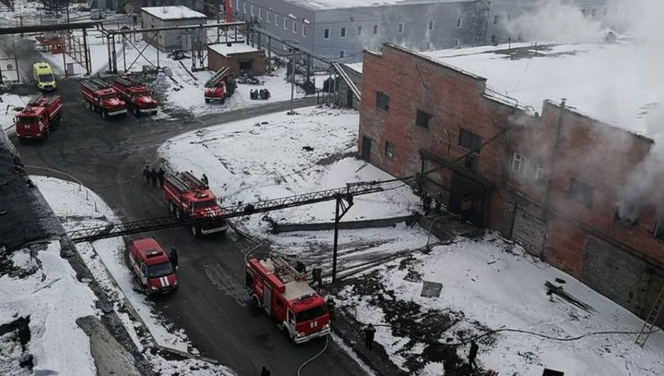 В Барнауле произошел пожар на Шинном комбинате.