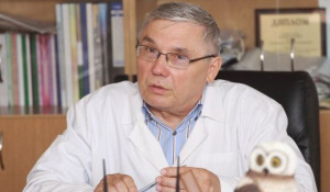 Александр Лазарев,  доктор медицинских наук, профессор, главный врач Алтайского краевого онкологического диспансера.