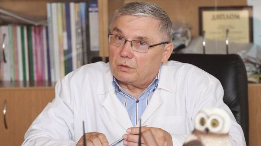 Александр Лазарев,  доктор медицинских наук, профессор, главный врач Алтайского краевого онкологического диспансера.