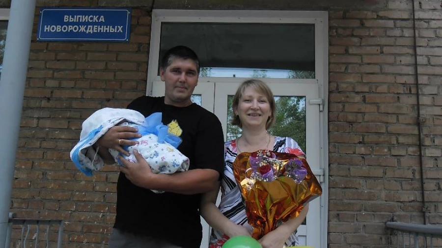 Алексей и Наталья Герасимовы с младшим сыном.