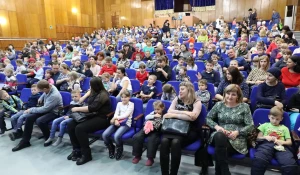 Алтай-Кокс поздравил работниц с Днем матери.