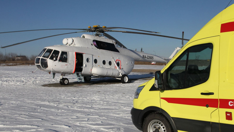 Вертолет Ми-8 с медицинским модулем. Андрей Каспришин ("Алтайская правда")