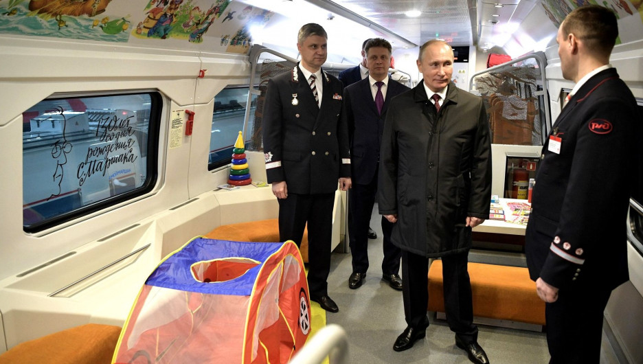 Путин посетил депо станции "Москва-Киевская".