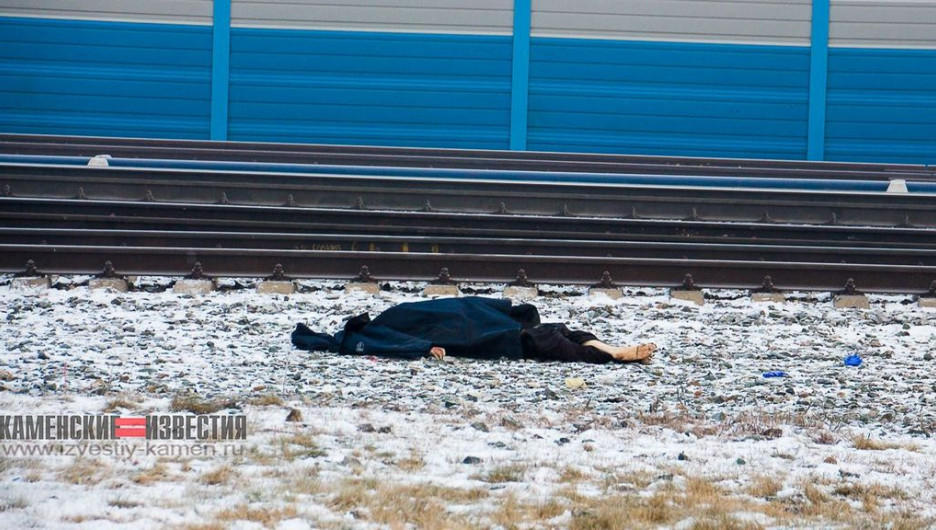 Появились снимки с места трагедии, где поезд сбил 91-летнего пенсионера.