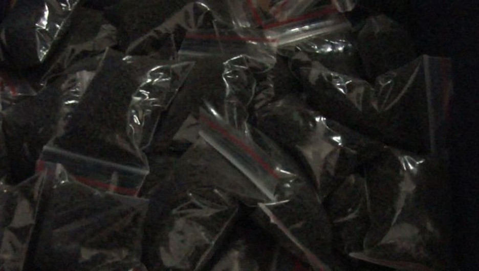 На барнаульском рынке нашли больше 23 килограммов насвая.