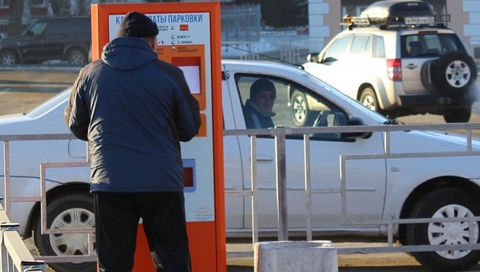 В Барнауле средний чек клиентов первой платной парковки составил 50 рублей.