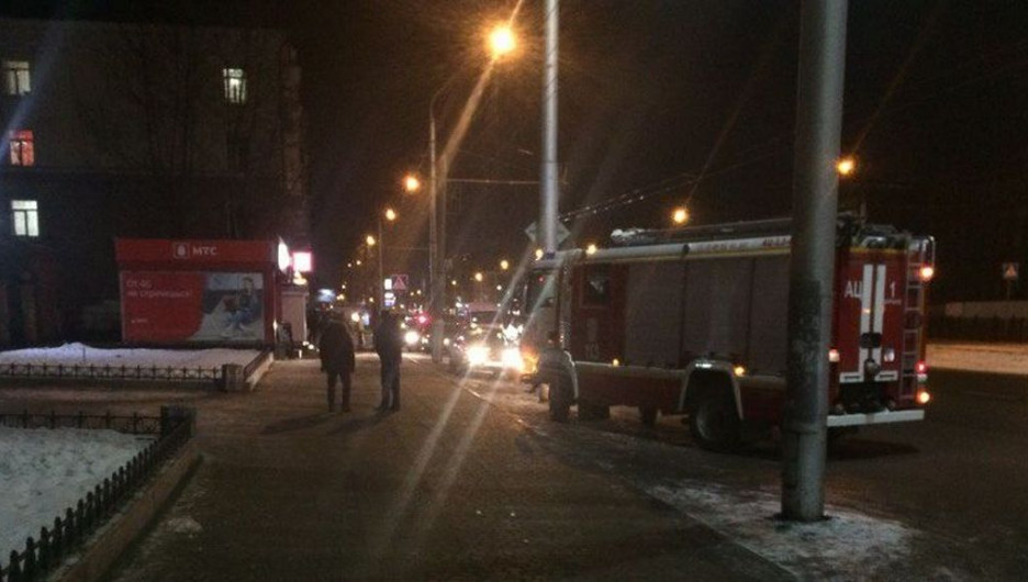 В Барнауле после сообщений о бомбах эвакуировали людей из бассейна "Обь" и аптеки.