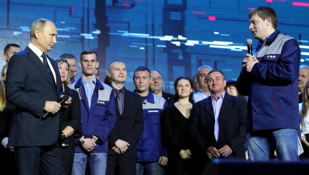 Владимир Путин встретился с работниками ГАЗа.