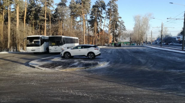 Новый парковки и тротуары на территории медкластера в Барнауле