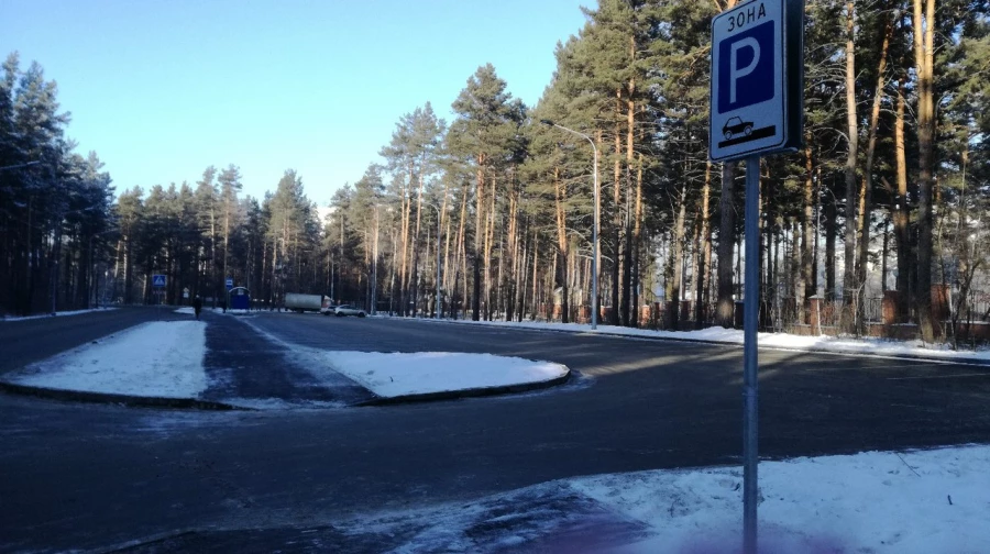 Новый парковки и тротуары на территории медкластера в Барнауле