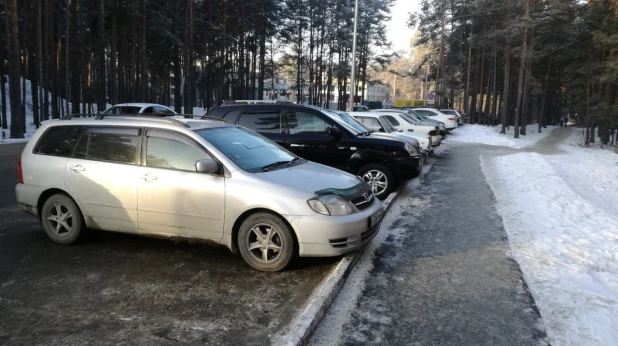 Новый парковки и тротуары на территории медкластера в Барнауле