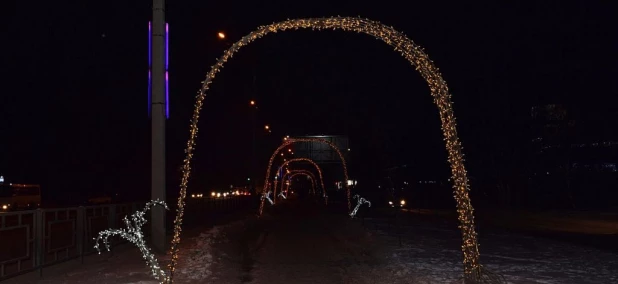 В Барнауле установили большие светящиеся ворота.