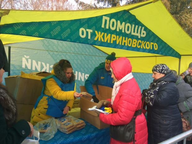 В Барнауле прошла "Ярмарка Жириновского". 12 декабря 2017 года.