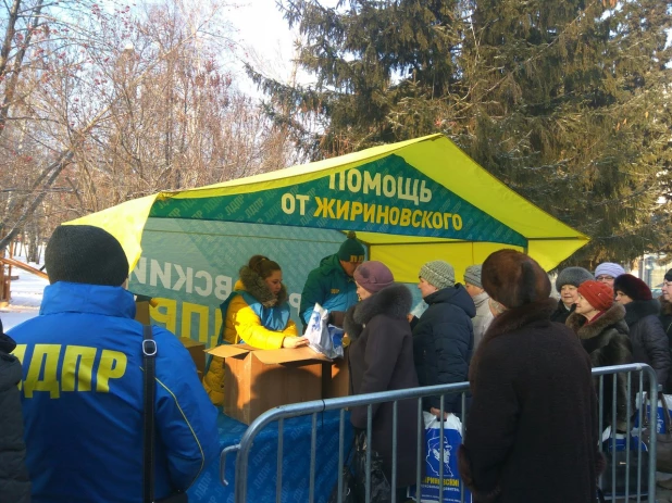 В Барнауле прошла "Ярмарка Жириновского". 12 декабря 2017 года.