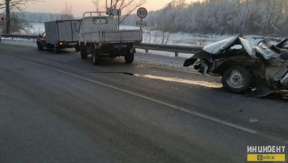 В ГИБДД рассказали подробности смертельного ДТП на алтайской трассе.