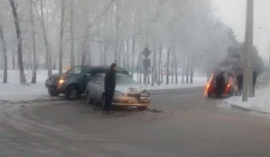 В Барнауле из-за гололеда столкнулись иномарки.