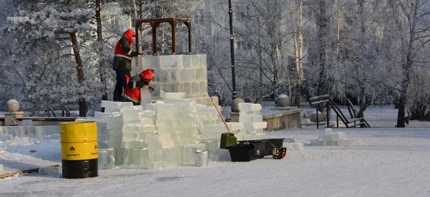 Строительство снежного городка.