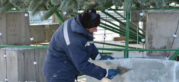 Строительство снежного городка.